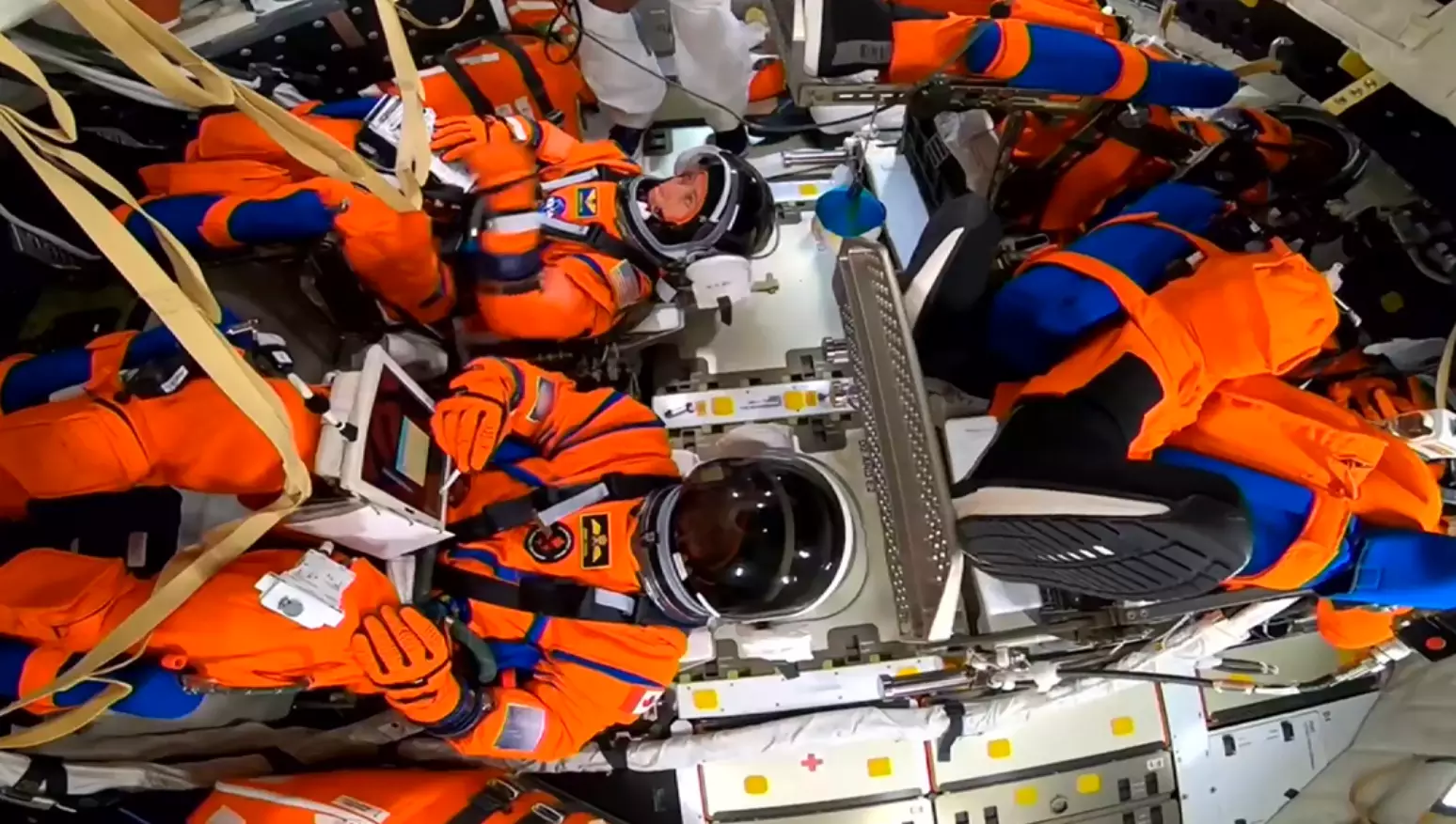 Missão cumprida: Cápsula Orion da Artemis II pousa nos EUA